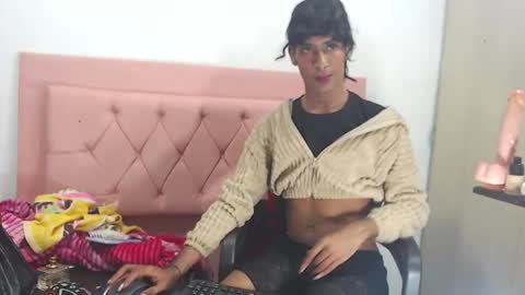 Snapshot of ivonneth chatting on 02-17-26, 12:23 ivonneth online show from 02-17-26, 12:23