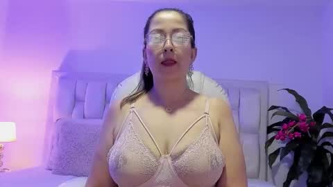 Snapshot of ivonny_04 chatting on 10-09-25, 04:10 N A T H A L Y online show from 10-09-25, 04:10