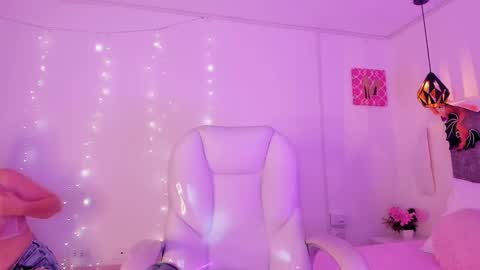 Snapshot of ivonny_04 chatting on 10-22-25, 03:29 N A T H A L Y online show from 10-22-25, 03:29