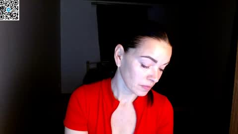 Snapshot of ivorymuse chatting on 04-28-26, 08:14 Lana online show from 04-28-26, 08:14