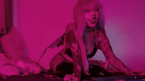 Snapshot of ivvyjoesstar_ chatting on 09-21-25, 12:34 Kymmkitty online show from 09-21-25, 12:34
