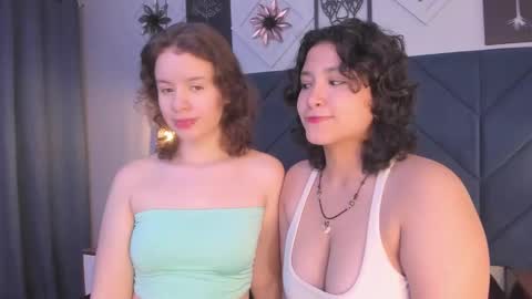 Snapshot of ivy_and_molly chatting on 01-21-25, 11:56 Ivy and Molly online show from 01-21-25, 11:56