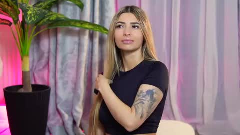 Snapshot of ivy_myaa chatting on 06-29-26, 01:12 Ivy Myaa online show from 06-29-26, 01:12