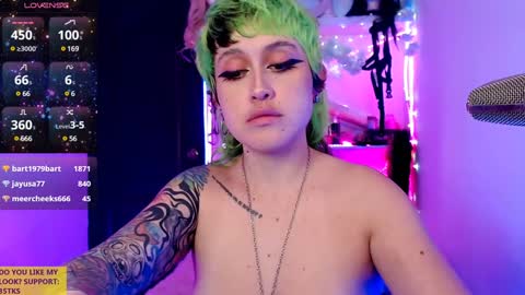 Snapshot of ivy_rosse chatting on 01-02-25, 06:23 You can find more of me here online show from 01-02-25, 06:23