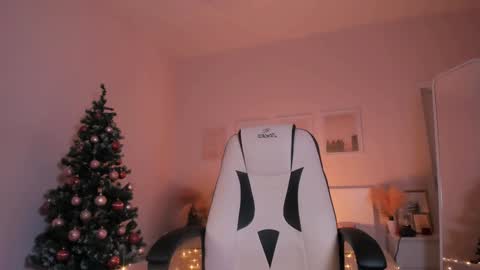 IVY - Follow me 3 online show from 12-17-24, 06:45