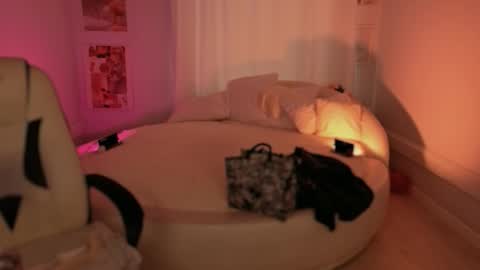 IVY - Follow me 3 online show from 10-19-25, 08:37