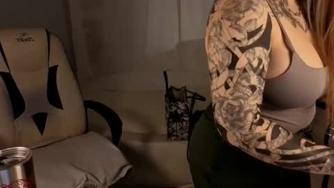 IVY - Follow me 3 online show from 10-21-25, 10:27