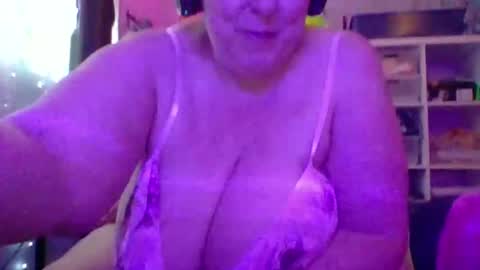 Snapshot of ivyjane3522 chatting on 06-02-26, 11:18 ivyjane3522 online show from 06-02-26, 11:18