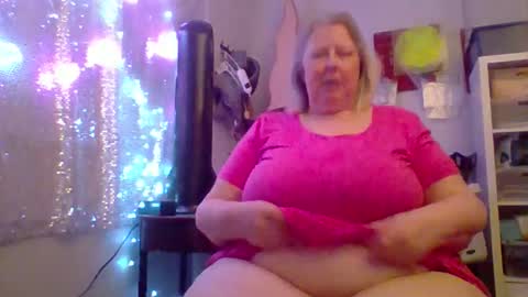 Snapshot of ivyjane3522 chatting on 06-11-26, 01:16 ivyjane3522 online show from 06-11-26, 01:16