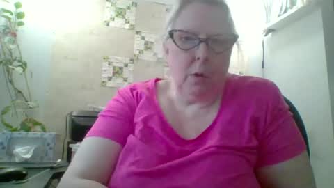 Snapshot of ivyjane3522 chatting on 06-15-26, 05:37 ivyjane3522 online show from 06-15-26, 05:37