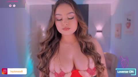 Snapshot of ivyjonesx chatting on 06-15-26, 04:42 Ivy online show from 06-15-26, 04:42