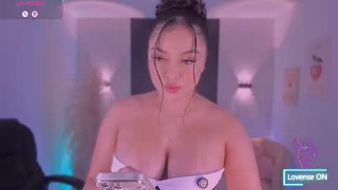 Snapshot of ivyjonesx chatting on 06-16-26, 04:42 Ivy online show from 06-16-26, 04:42