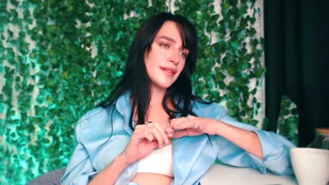 Miss Ivy online show from 12-15-24, 03:31