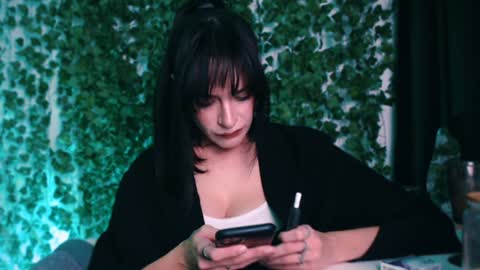 Miss Ivy online show from 12-21-24, 04:46