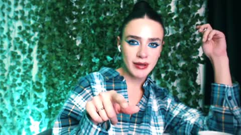 Miss Ivy online show from 12-22-24, 11:09