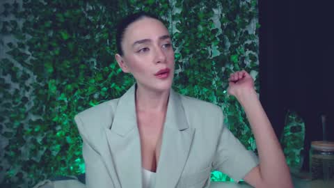 Miss Ivy online show from 12-26-24, 05:19