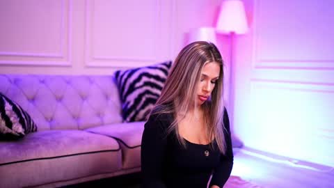 IvyRowa online show from 02-08-25, 07:05