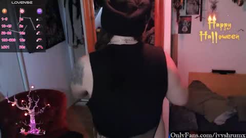 Ivy ShrumX online show from 10-19-25, 07:03