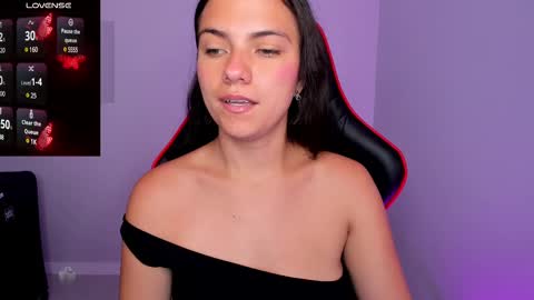 Snapshot of ivyy_scott chatting on 02-19-25, 01:17 Ivvy online show from 02-19-25, 01:17