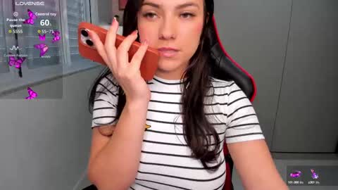 Snapshot of ivyy_scott chatting on 09-18-25, 01:57 Ivvy online show from 09-18-25, 01:57
