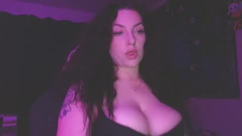 Snapshot of ivyy_sinss chatting on 04-18-26, 01:20 Amiee online show from 04-18-26, 01:20