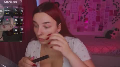 Snapshot of iwi_wi_wi chatting on 09-30-25, 01:05 Daisy online show from 09-30-25, 01:05