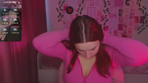 Snapshot of iwi_wi_wi chatting on 10-02-25, 12:23 Daisy online show from 10-02-25, 12:23