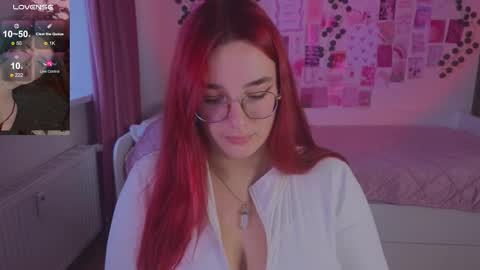 Snapshot of iwi_wi_wi chatting on 10-25-25, 07:38 Daisy online show from 10-25-25, 07:38