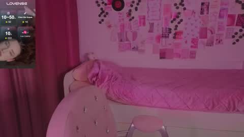 Snapshot of iwi_wi_wi chatting on 11-04-25, 07:02 Daisy online show from 11-04-25, 07:02