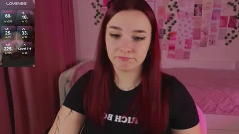 Snapshot of iwi_wi_wi chatting on 11-19-25, 09:15 Daisy online show from 11-19-25, 09:15