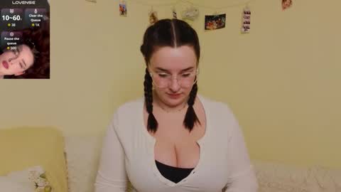 Snapshot of iwi_wi_wi chatting on 03-02-26, 11:33 Daisy online show from 03-02-26, 11:33