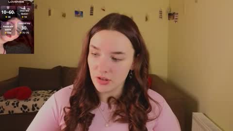 Snapshot of iwi_wi_wi chatting on 03-12-26, 01:23 Daisy online show from 03-12-26, 01:23