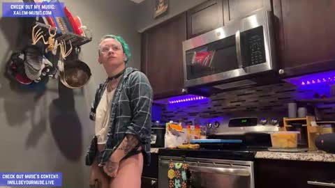 Snapshot of iwillbeyourmuse chatting on 11-15-25, 12:41 Muse hethey online show from 11-15-25, 12:41