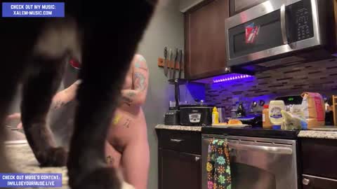 Snapshot of iwillbeyourmuse chatting on 11-29-25, 10:57 Muse hethey online show from 11-29-25, 10:57