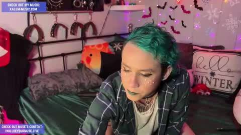 Snapshot of iwillbeyourmuse chatting on 12-20-25, 12:07 Muse hethey online show from 12-20-25, 12:07