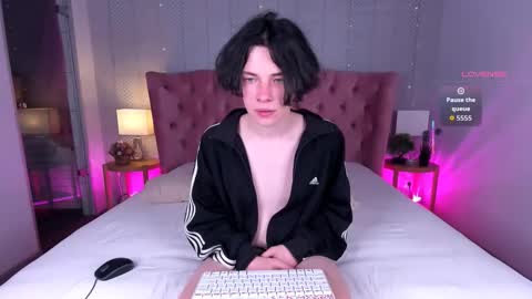 Snapshot of iwillfall_ chatting on 10-28-25, 02:53 Maxim online show from 10-28-25, 02:53