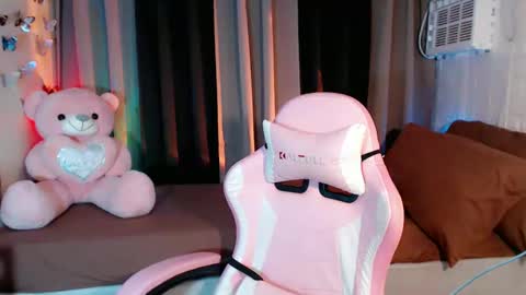 Red online show from 02-13-25, 05:44