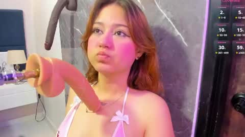 Snapshot of iza_grey chatting on 06-19-26, 11:25 Isa online show from 06-19-26, 11:25