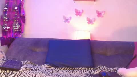 Snapshot of izan_02 chatting on 12-16-25, 08:47 izan online show from 12-16-25, 08:47