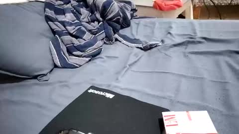 Snapshot of izarizar chatting on 02-27-25, 12:43 Brooking online show from 02-27-25, 12:43