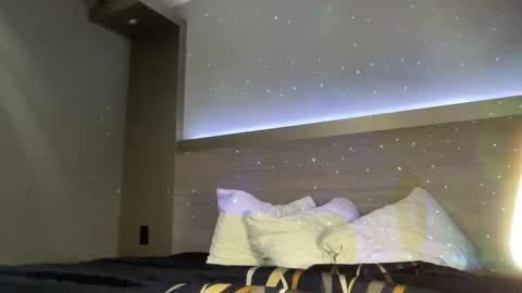Snapshot of izcah_g chatting on 01-12-25, 03:39 Izcah online show from 01-12-25, 03:39