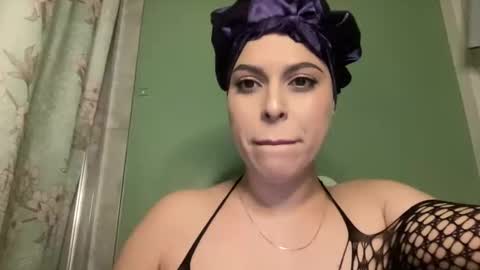 Snapshot of izcah_g chatting on 01-26-25, 02:56 Izcah online show from 01-26-25, 02:56