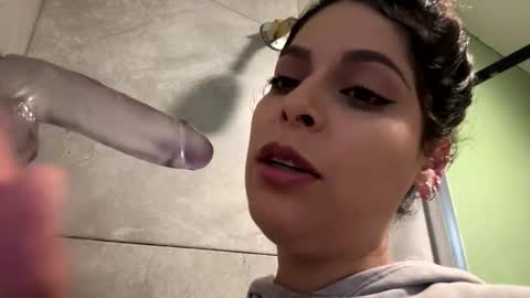 Snapshot of izcah_g chatting on 01-31-25, 05:53 Izcah online show from 01-31-25, 05:53