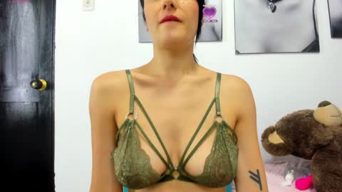 Izzy online show from 12-02-24, 04:53