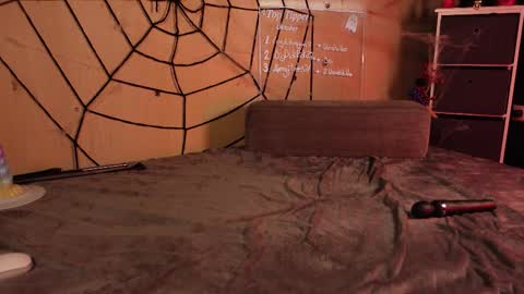 Snapshot of izzy_inked chatting on 10-13-25, 11:10 Izzy Inked online show from 10-13-25, 11:10