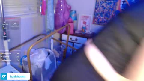 Snapshot of izzyishottttt chatting on 02-20-26, 01:13 izzyishottttt online show from 02-20-26, 01:13