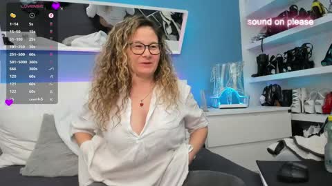 Snapshot of izzymendosa chatting on 05-14-26, 11:17 Izzy Mendosa online show from 05-14-26, 11:17