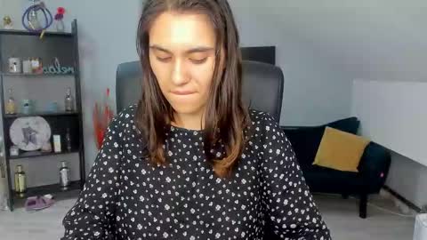 Izzy online show from 09-18-25, 01:51