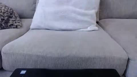 Snapshot of j335129 chatting on 04-12-26, 04:23 James online show from 04-12-26, 04:23