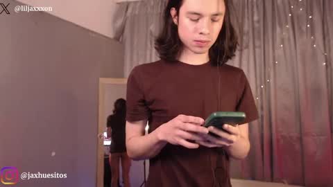 Snapshot of j_a_x_x_x_o_n chatting on 05-01-26, 01:26 Hey im Jaxxxon check my info online show from 05-01-26, 01:26